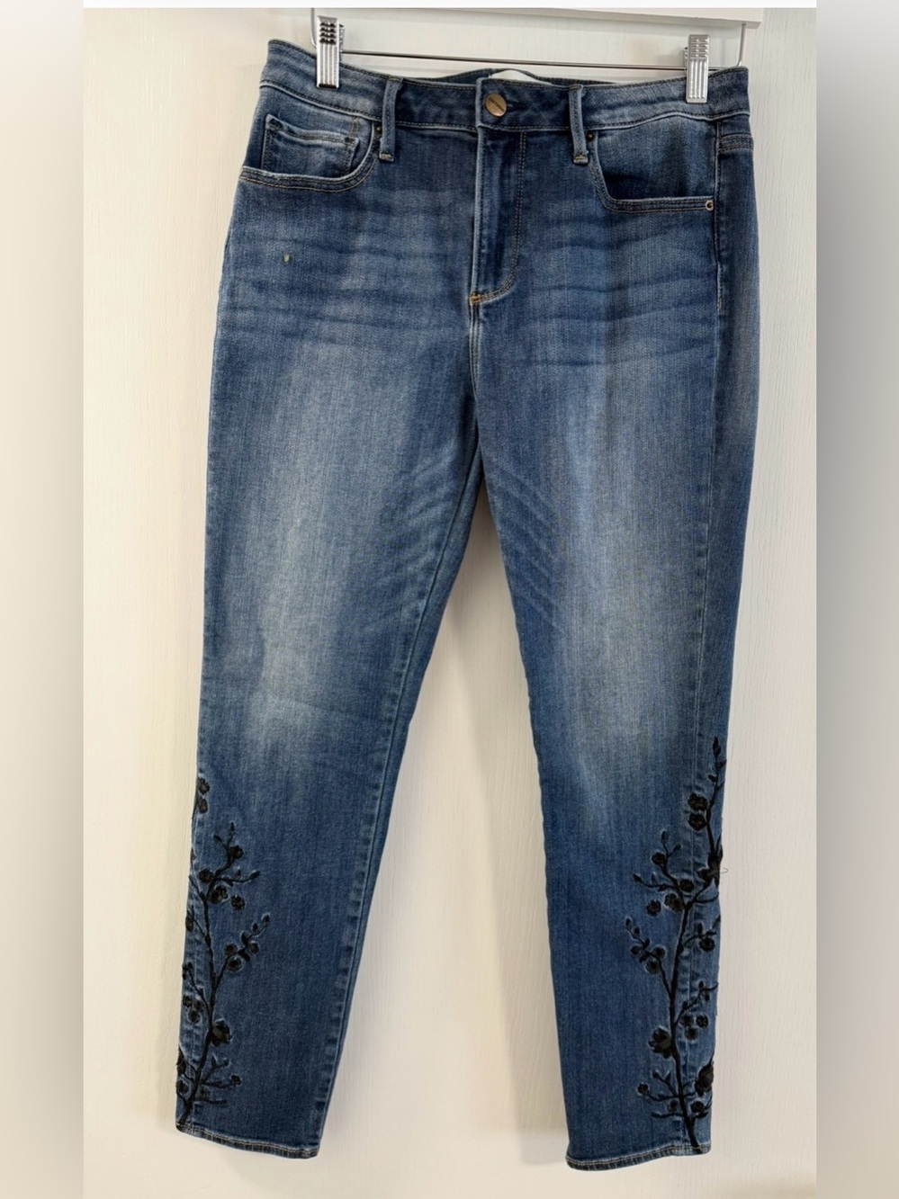 DRIFTWOOD Blue Cropped Jeans with Black Floral Embroidery w30 L 28